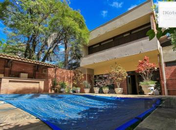 Casa · 480m² · 4 Quartos · 4 Vagas · Casa à venda - em Petrópolis