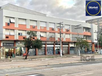 Apartamento · 70m² · 2 Quartos · Apartamento de 2 Dormitórios totalmente reformado com churrasqueira