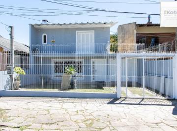 Casa · 250m² · 3 Quartos · 3 Vagas · Casa de alvenaria, com 3 quartos, 1 suíte e 3 vagas de garagem.