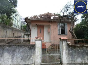 Casa · 50m² · 2 Quartos · Casa de madeira o terreno 8,50 por 28