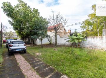 Casa · 100m² · 3 Quartos · 4 Vagas · Terreno medindo 11 X 39,66 com 2 casas de alvenaria - Bairro Guarujá