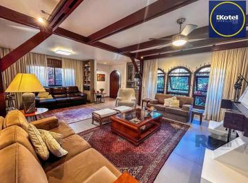 Casa · 309m² · 3 Quartos · 5 Vagas · Casa 3 dormitórios, suíte, lareira, churrasqueira,, pátio, vaga garagem com 309