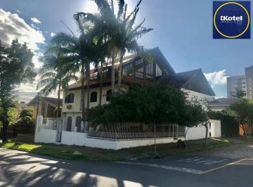 Casa · 560m² · 4 Quartos · 3 Vagas · Mansão com 05 Quartos no Bairro Partenon