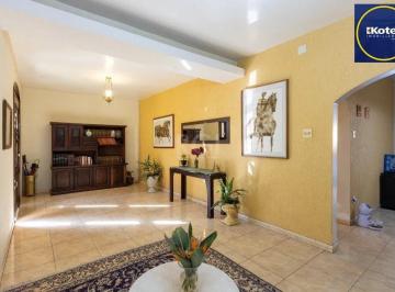 Casa · 345m² · 3 Quartos · 2 Vagas · Sobrado com 345m² privativos, 3 suites, 2 vagas, churrasqueira. pátio com piscin