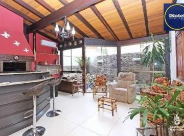 Casa · 189m² · 3 Quartos · 2 Vagas · Excelente casa de 189m² com 3 dormitórios.