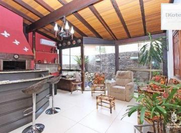 Casa · 189m² · 3 Quartos · 2 Vagas · Excelente casa de 189m² com 3 dormitórios.