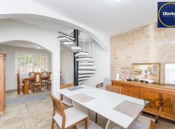 Casa · 224m² · 4 Quartos · 4 Vagas · Casa de 4 dormitórios no bairro Três Figueiras