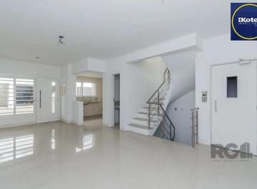 Casa · 251m² · 3 Quartos · 3 Vagas · Excelente casa em condomínio de 251m² com 3 suítes e elevador!