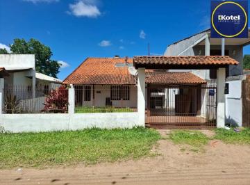 Casa · 150m² · 4 Quartos · 2 Vagas · Casa com Excelente Localização - Próxima à Avenida Edgar Pires de Castro.