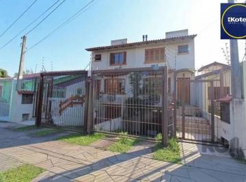 Casa · 175m² · 3 Quartos · 3 Vagas · Ampla casa de 175 m² com 3 dormitórios e 3 vagas de garagem