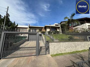 Casa · 380m² · 4 Quartos · 3 Vagas · Casa 4 dormitórios, 1 suíte, 03 vagas, Bairro Três Figueiras, Porto Alegre.