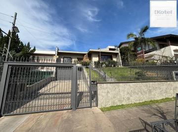 Casa · 380m² · 4 Quartos · 3 Vagas · Casa 4 dormitórios, 1 suíte, 03 vagas, Bairro Três Figueiras, Porto Alegre.