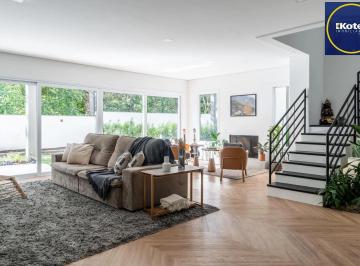 Casa · 450m² · 3 Quartos · 2 Vagas · Casa à venda - em Pedra Redonda
