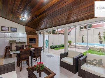 Casa · 379m² · 3 Quartos · 4 Vagas · Excelente casa de 379m² com 3 dormitórios, piscina e 4 vagas.