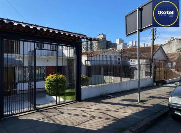 Fachada · Casa de (3)três quartos, sendo uma suíte com duas vagas de garagem.