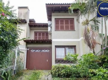 Casa · 172m² · 3 Quartos · 2 Vagas · Casa de alvenaria, 3 dormitórios, 1 suíte e pátio com piscina, bairro Espírito S
