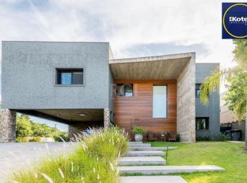 Casa · 550m² · 5 Quartos · 4 Vagas · Casa à venda - em Terraville