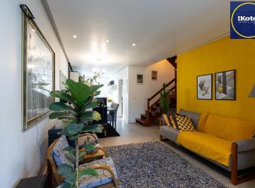 Casa · 115m² · 2 Quartos · 2 Vagas · Sobrado com 2 dormitórios, sendo 1 ampla suíte com banheira de hidromassagem, 2