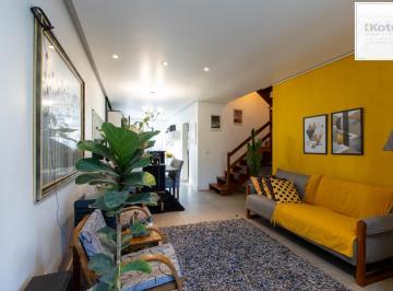Casa · 115m² · 2 Quartos · 2 Vagas · Sobrado com 2 dormitórios, sendo 1 ampla suíte com banheira de hidromassagem, 2