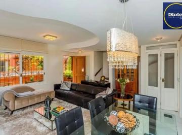 Casa · 214m² · 3 Quartos · 2 Vagas · Belíssima casa em Condomínio com 3 dorm - próximo ao Iguatemi