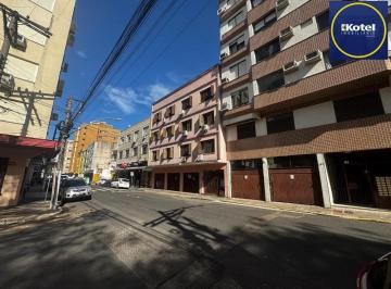 Apartamento · 59m² · 3 Quartos · Apartamento de 3 dormitórios, banheiro social e lavabo na Cidade Baixa em Porto
