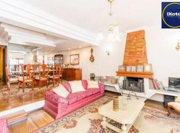 Casa de 4 quartos, Porto Alegre · Casa de  333m² com 4 dormitórios, pátio com piscina, espaço gourmet com churrasq