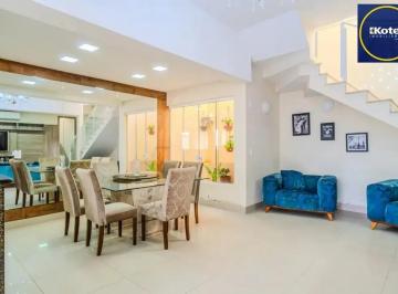 Casa · 239m² · 5 Quartos · 2 Vagas · Casa de 3 dormitórios à venda em Santa Tereza, Porto Alegre.