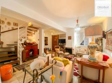 Casa · 138m² · 3 Quartos · 2 Vagas · Casa semi-mobiliada à venda em condomínio fechado com 3 dormitórios e suíte
