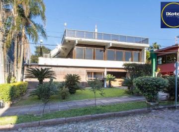 Casa · 375m² · 3 Quartos · 4 Vagas · Casa em condomínio que possui 3 dormitórios, sendo 1suíte, lavabo, escritório,