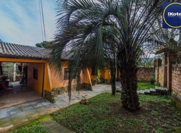 Casa · 180m² · 3 Quartos · Casa de 3 dormitórios no bairro  Lomba do Pinheiro