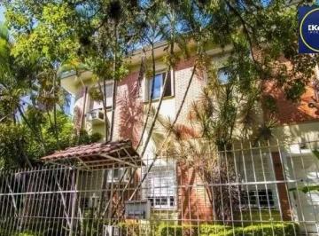 Casa · 313m² · 7 Quartos · 4 Vagas · Casa sobrado no Petrópolis com 7 dormitórios e 4 vagas