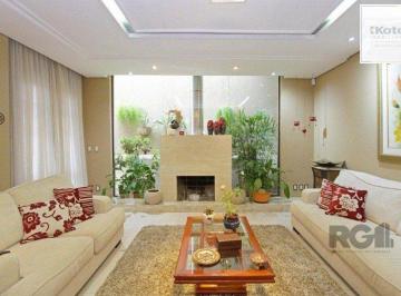 Casa · 330m² · 3 Quartos · 3 Vagas · Excelente casa de 330m² com 3 dormitórios, piscina e 3 vagas.