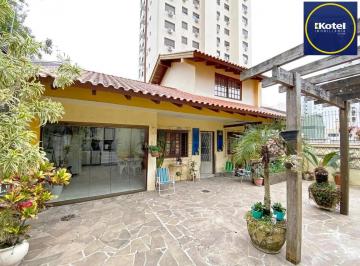 Casa · 198m² · 3 Quartos · 2 Vagas · Casa térrea com edícula e salão de festas próximo ao Iguatemi