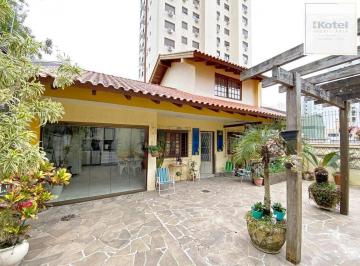 Casa · 198m² · 3 Quartos · 2 Vagas · Casa térrea com edícula e salão de festas próximo ao Iguatemi