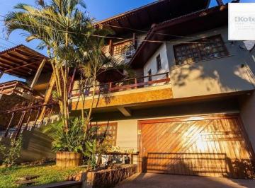 Casa · 360m² · 6 Quartos · 5 Vagas · Casa espaçosa com 6 dormitórios e vista incrível no Cristo Redentor