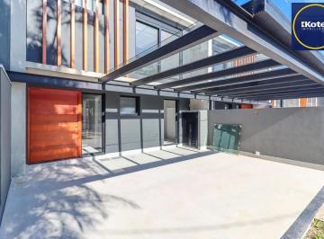 Casa · 177m² · 3 Quartos · 2 Vagas · Casa à venda - em Tristeza