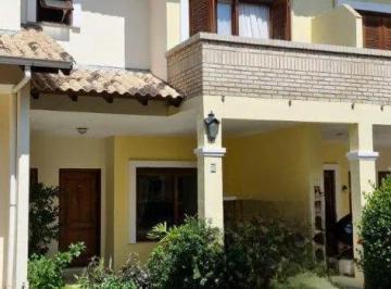 Casa · 160m² · 3 Quartos · 2 Vagas · Sobrado com três dormitórios no Condoínio Residência Jardim Verde Ipanema.