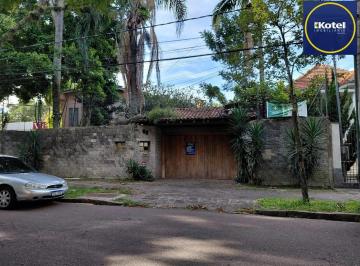Casa · 350m² · 4 Quartos · 5 Vagas · Ampla casa com pátio Bairro Teresópolis