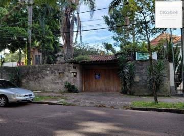 Casa · 350m² · 4 Quartos · 5 Vagas · Ampla casa com pátio Bairro Teresópolis