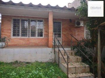 Casa · 200m² · 4 Quartos · 4 Vagas · Casa de 2 quartos, com edícula, próximo a Av. Wenceslau Escobar