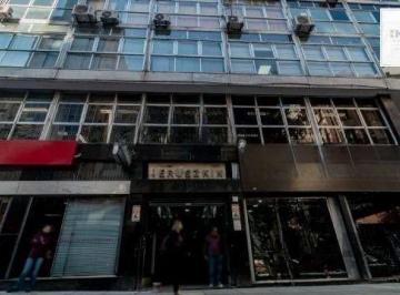 Comercial · 254m² · Libertas Imobiliária vende loja comercial terrea com 252 m² privativos no Centro