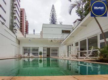 Comercial · 530m² · 4 Vagas · Casa Comercial de Luxo no Centro da Cidade - Oportunidade Única!