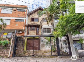 Casa · 330m² · 4 Quartos · 2 Vagas · Casa para Venda - 330m², 4 dormitórios, sendo 3 suites, 2 vagas - Petrópolis