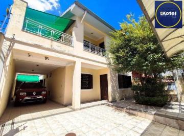 Casa · 230m² · 4 Quartos · 3 Vagas · Excelente casa de 230m² com 4 dormitórios e 3 vagas.