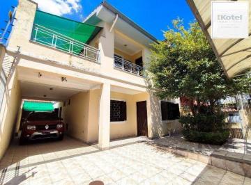 Casa · 230m² · 4 Quartos · 3 Vagas · Excelente casa de 230m² com 4 dormitórios e 3 vagas.