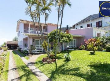 Casa · 284m² · 4 Quartos · 5 Vagas · Casa com 4 quartos, suíte, churrasqueira, lareira, garagem coberta e lindo jardi