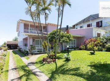 Casa · 284m² · 4 Quartos · 5 Vagas · Casa com 4 quartos, suíte, churrasqueira, lareira, garagem coberta e lindo jardi