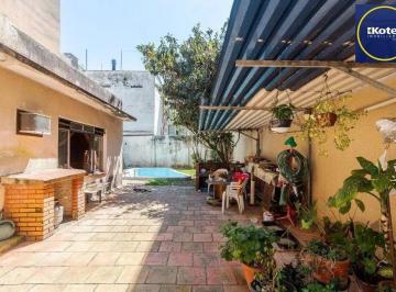 Casa · 262m² · 3 Quartos · 4 Vagas · Casa de 3 dormitórios no bairro Santa Cecília
