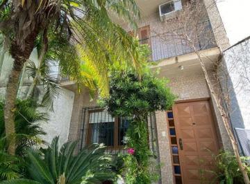 Casa · 180m² · 2 Quartos · CASA AMPLA 3 DORMITÓRIOS NO ANDAR SUPERIOR NA CIDADE BAIXA .