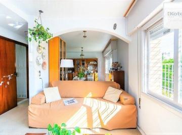Casa · 215m² · 4 Quartos · 2 Vagas · Casa de 424m² no Bairro Chácara Das Pedras